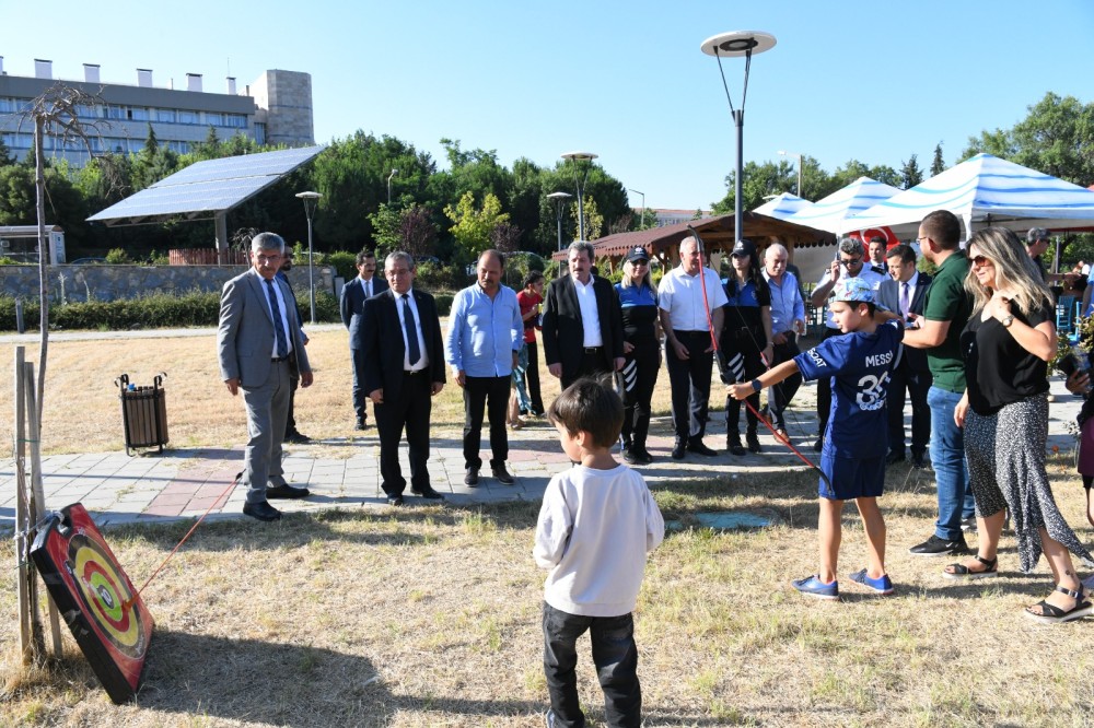 mugla valisi orhan tavli ve esi ayse tavli koruyucu ailelerle bir araya geldi